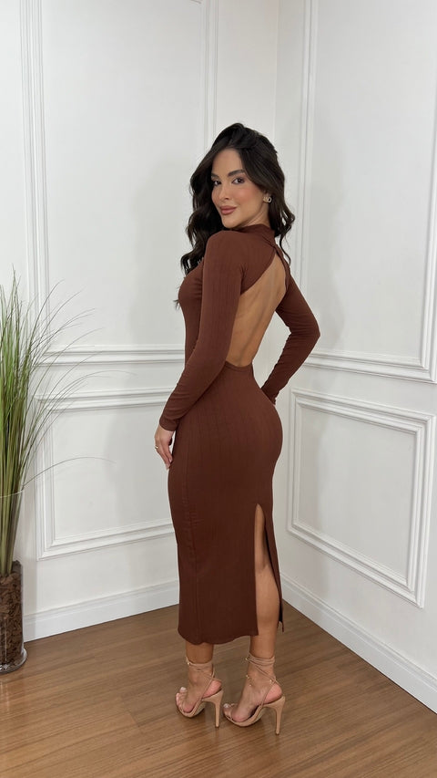 Vestido Avil – Sofisticação e Sensualidade em Uma Só Peça
